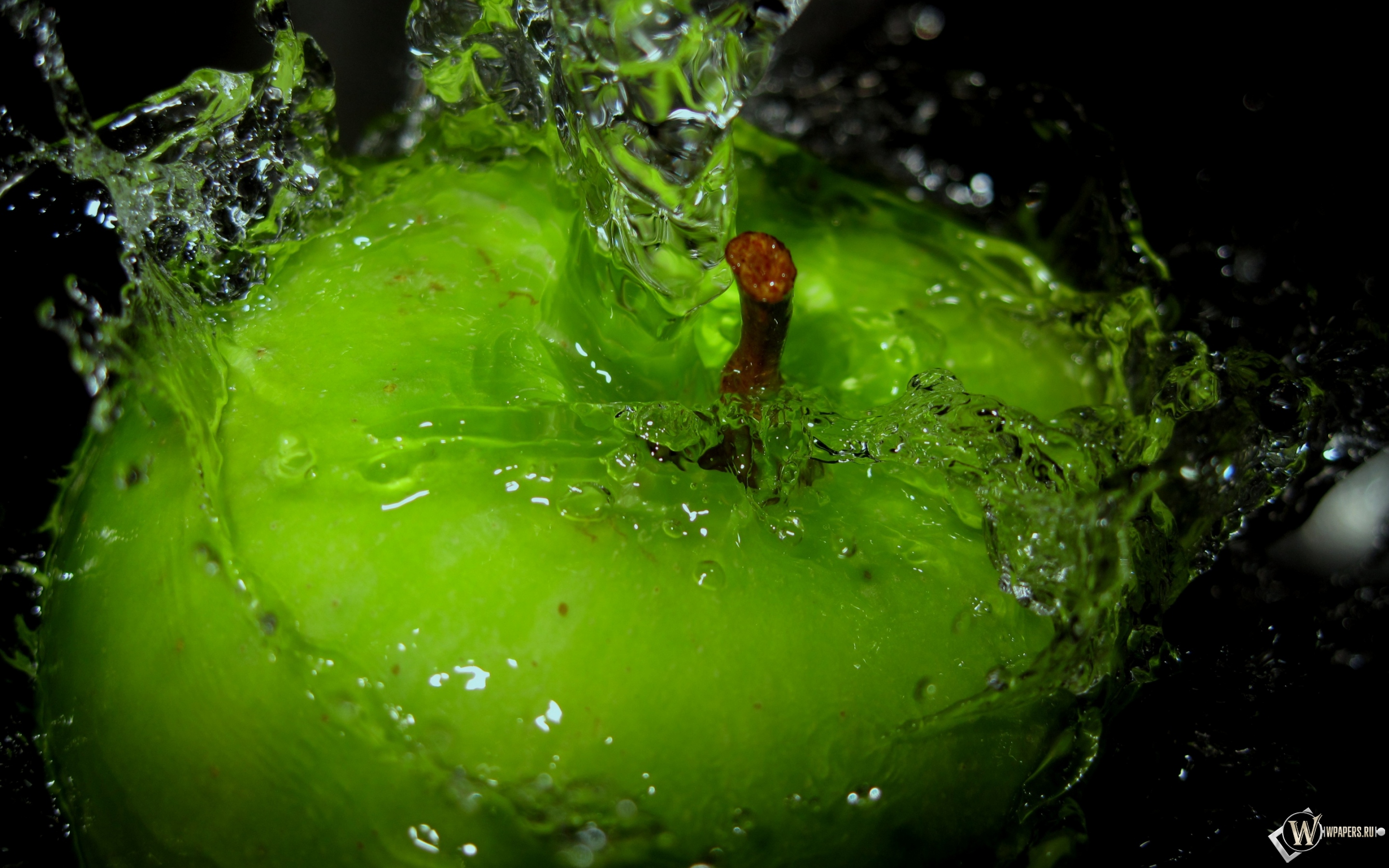 Скачать обои Яблоко в брызгах (Вода, Брызги, Яблоко, Apple) для ...