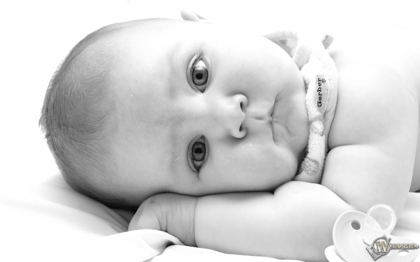 Новорожденный малыш 1440x900
