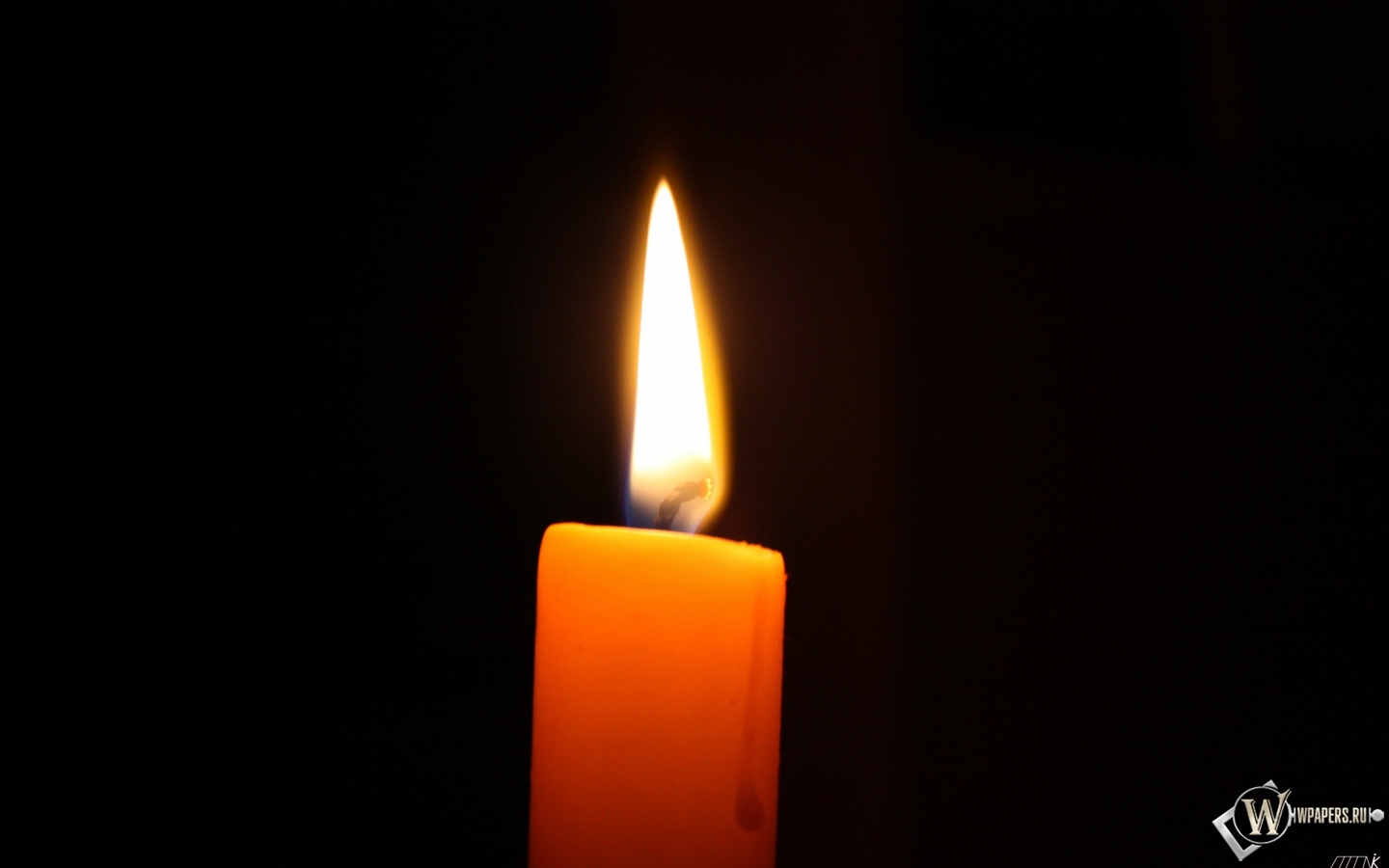 Горящая свеча 1440x900