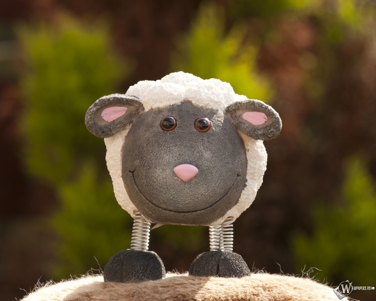 Игрушечная овечка 1280x1024