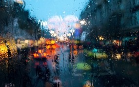 Обои Мокрое стекло: Город, Дождь, Разное