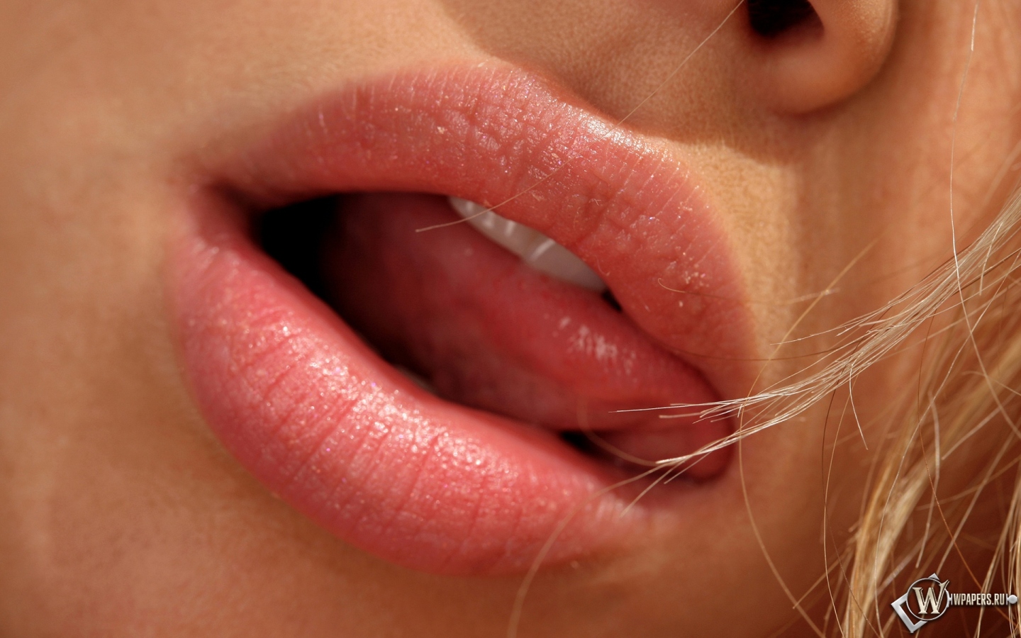 Красивые губы 1440x900