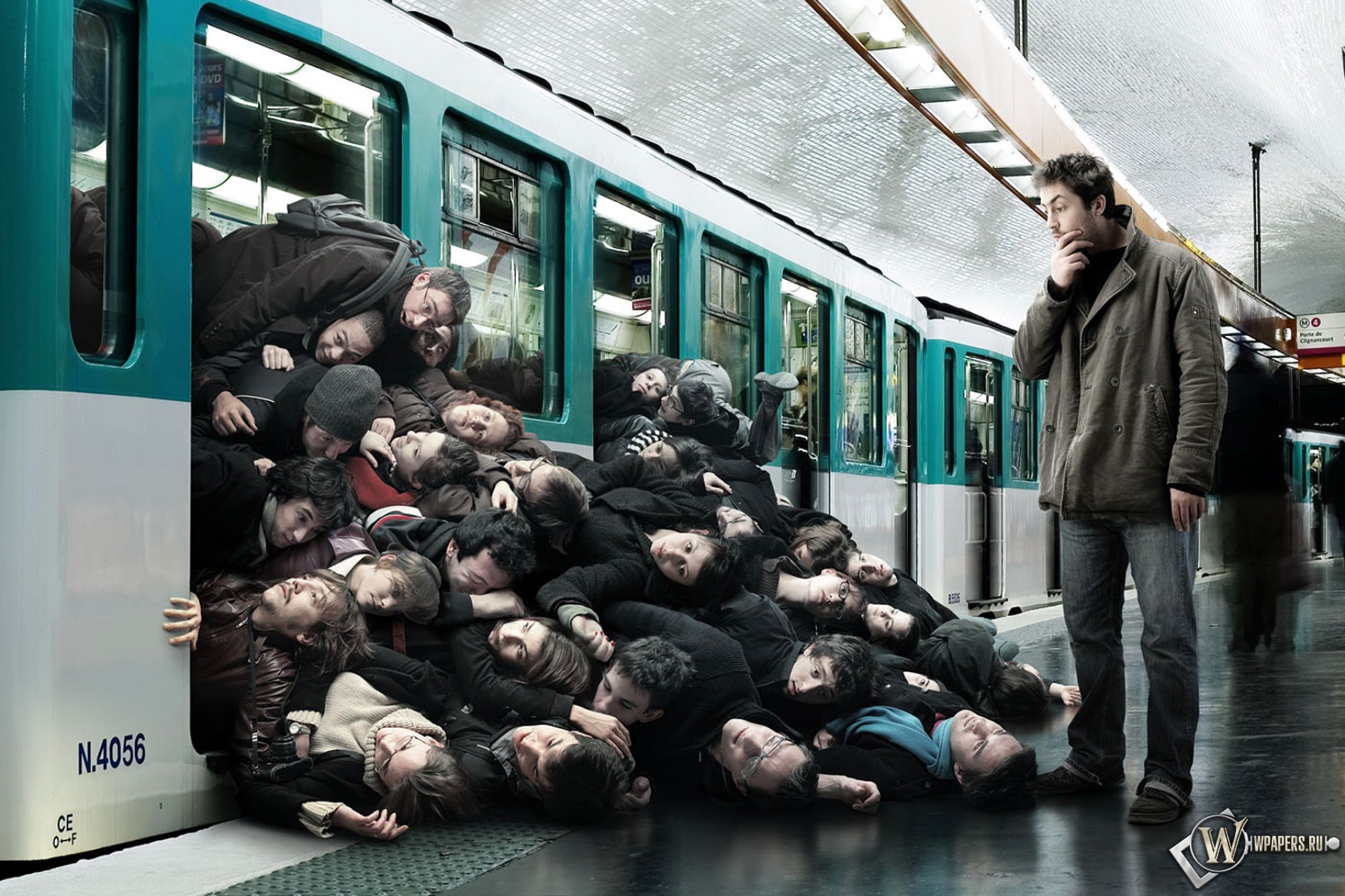 Люди которые жили в одно время. Толпа в метро. Метр. Толпа на платформе метро. Толпа людей в метро.