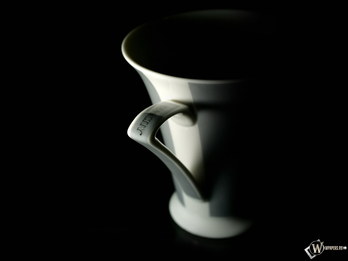 Чашка в темноте 1152x864
