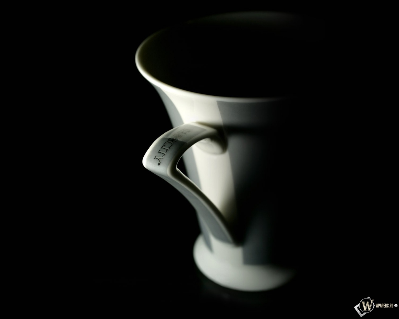 Чашка в темноте 1280x1024