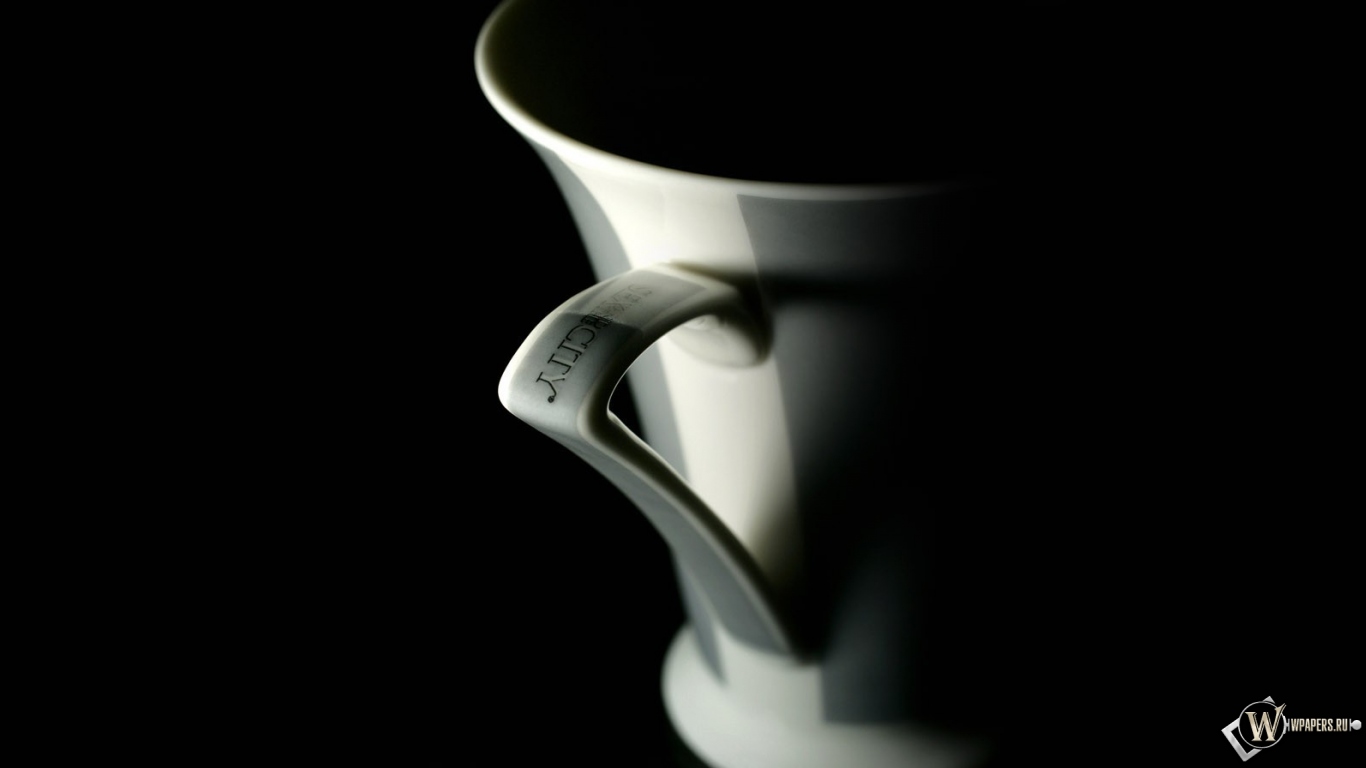 Чашка в темноте 1366x768