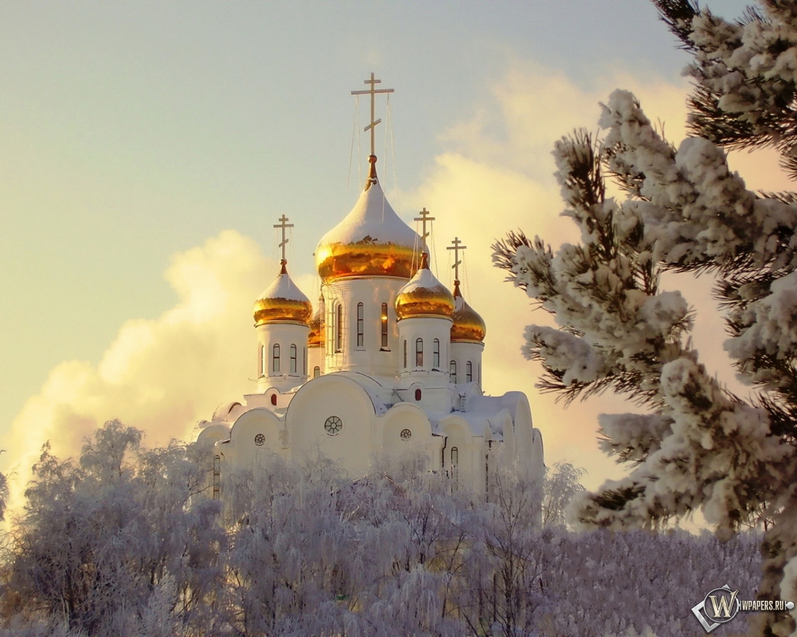 Православный храм 1600x1280