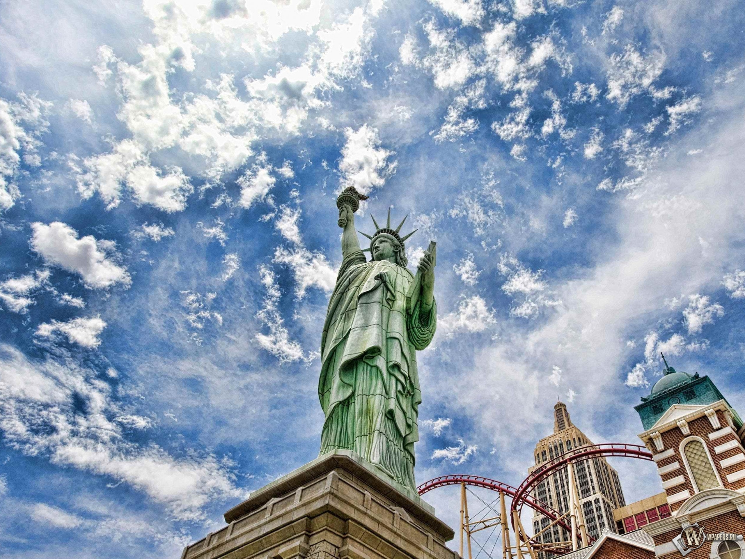 1 we american. Статуя свободы Нью-Йорк. Нью Йорк статуясвободу. Статуя свободы в Лас Вегасе. Нью-Йорк достопримечательности статуя свободы.