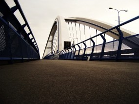 Обои Пешеходная дорожка моста: Дорога, Мост, Небо, Прочая архитектура