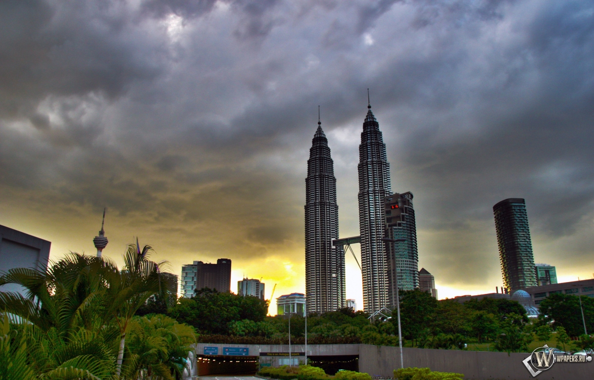 Petronas Twin Towers - Kuala Lumpur 1200x768