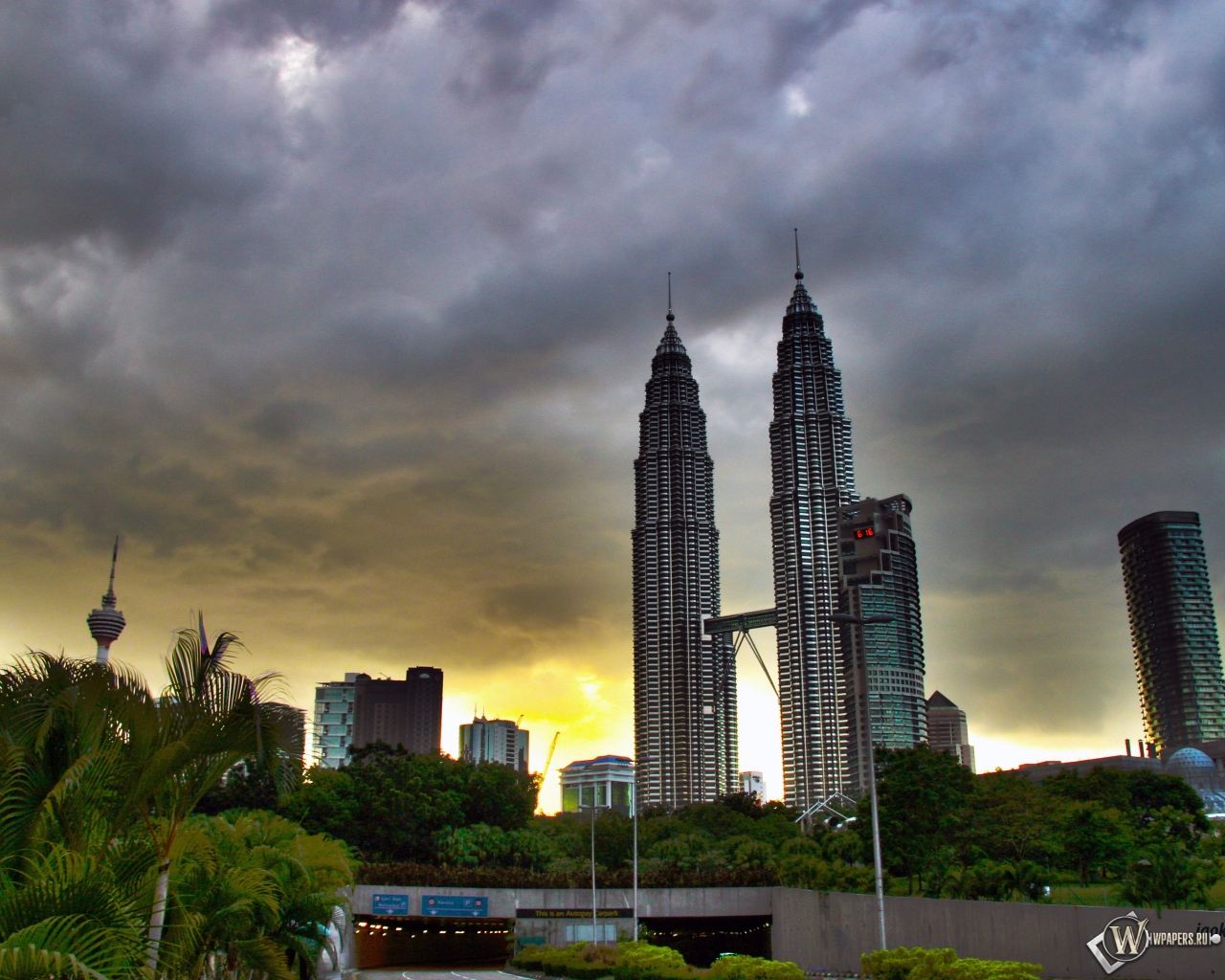 Petronas Twin Towers - Kuala Lumpur 1280x1024