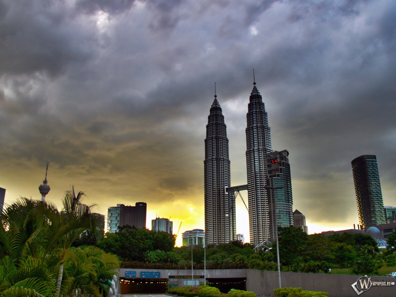 Petronas Twin Towers - Kuala Lumpur 1280x960