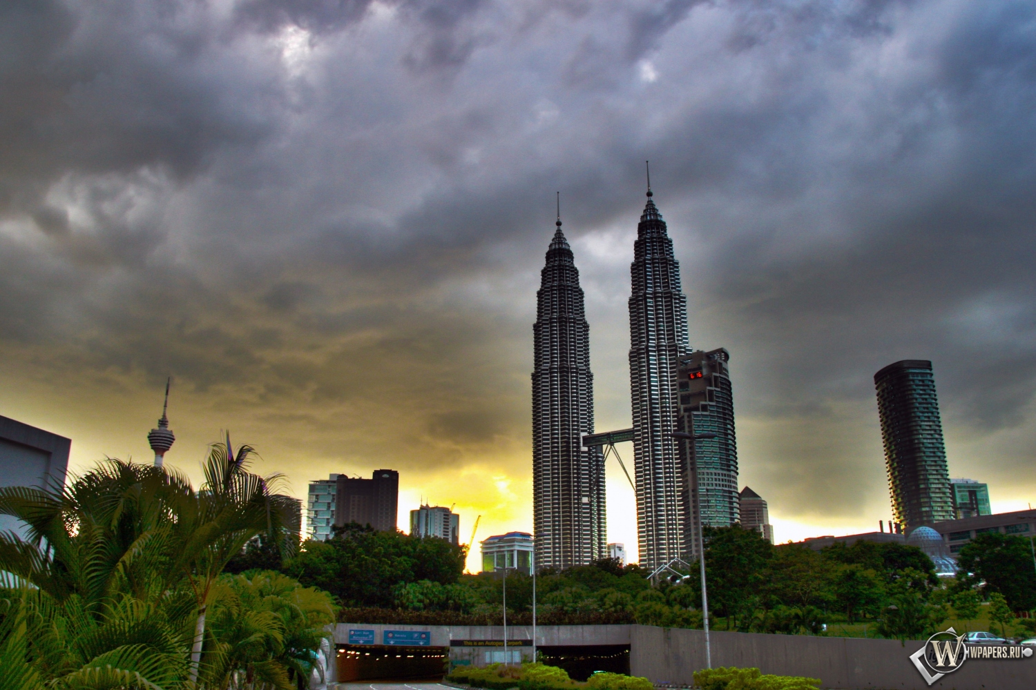 Petronas Twin Towers - Kuala Lumpur 1500x1000