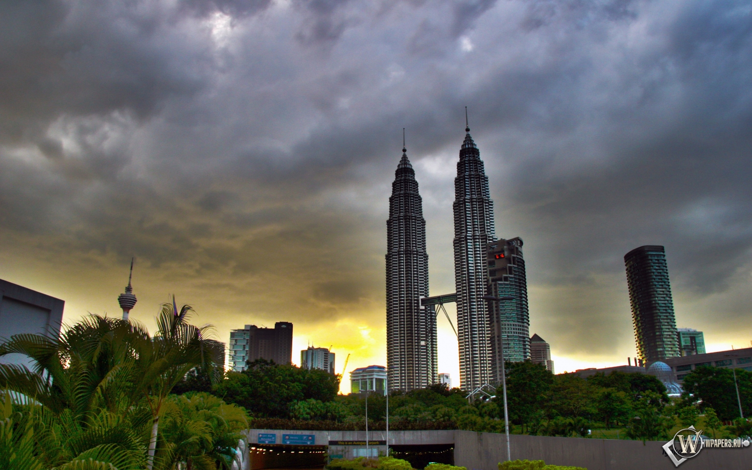 Petronas Twin Towers - Kuala Lumpur 1536x960