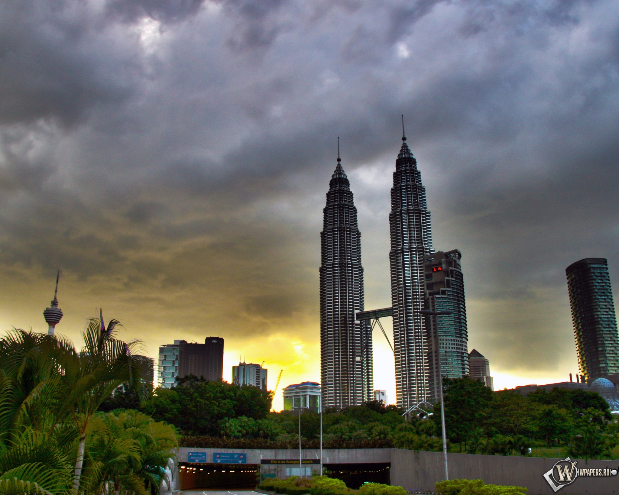 Petronas Twin Towers - Kuala Lumpur 2048x1638