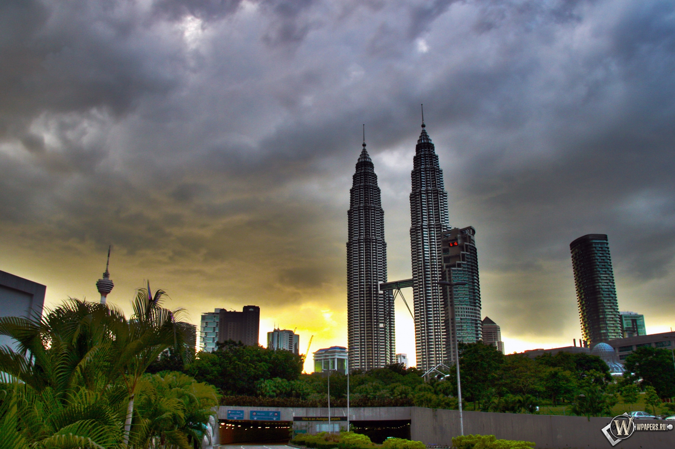 Petronas Twin Towers - Kuala Lumpur 2300x1530