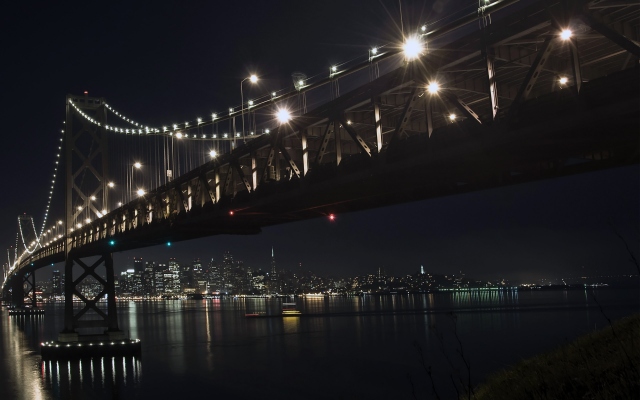 Мост зимней ночью