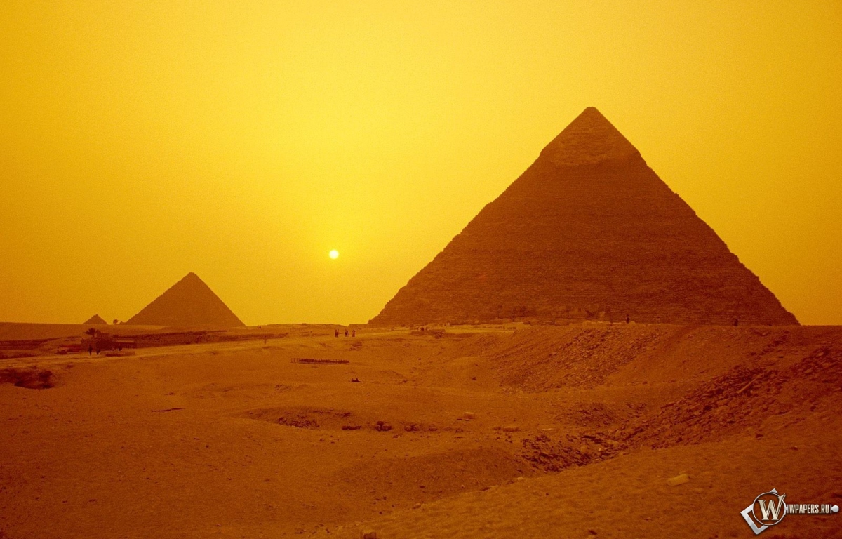 Пирамиды в Гизе 1200x768