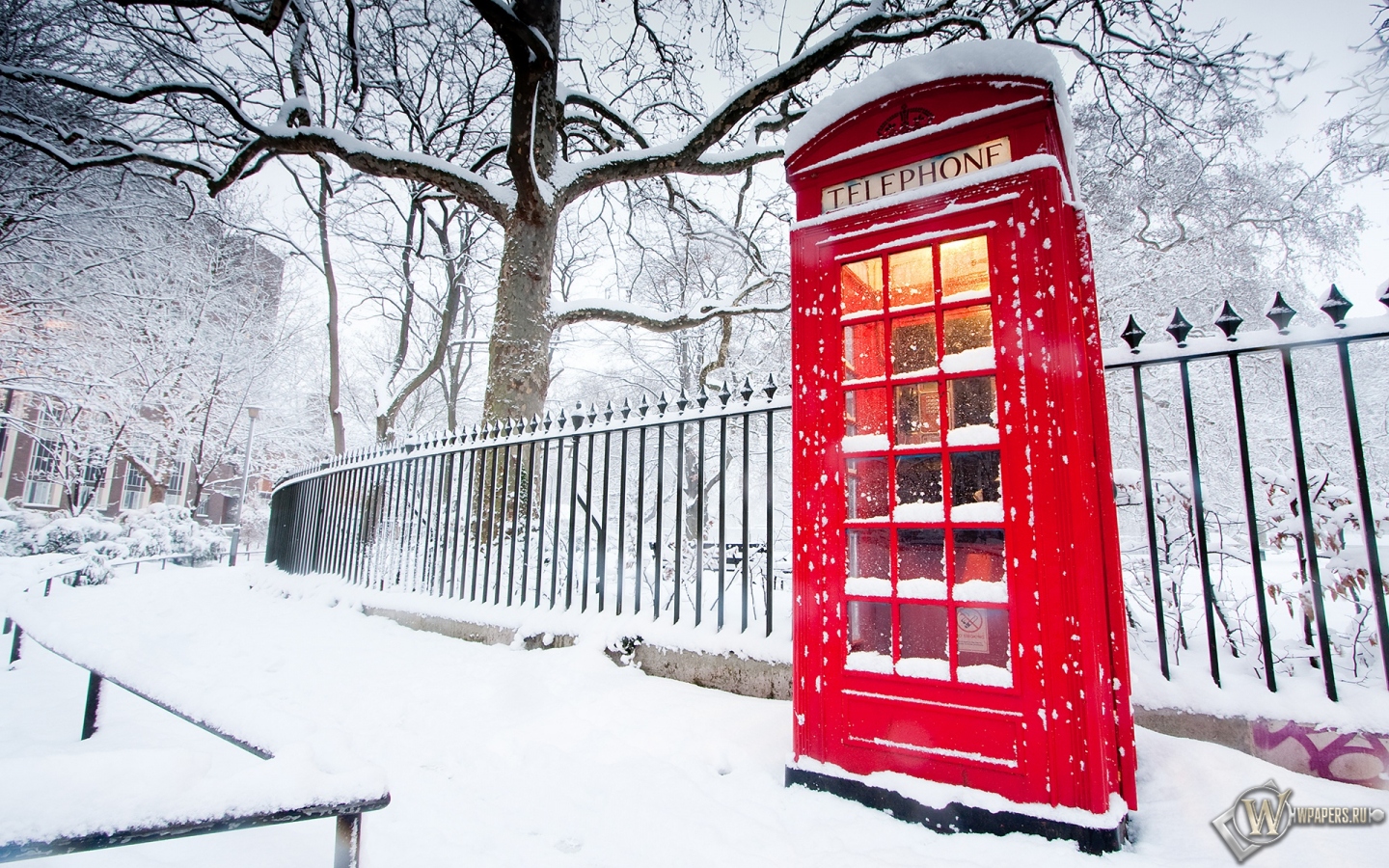 Телефонная будка в Лондоне 1440x900