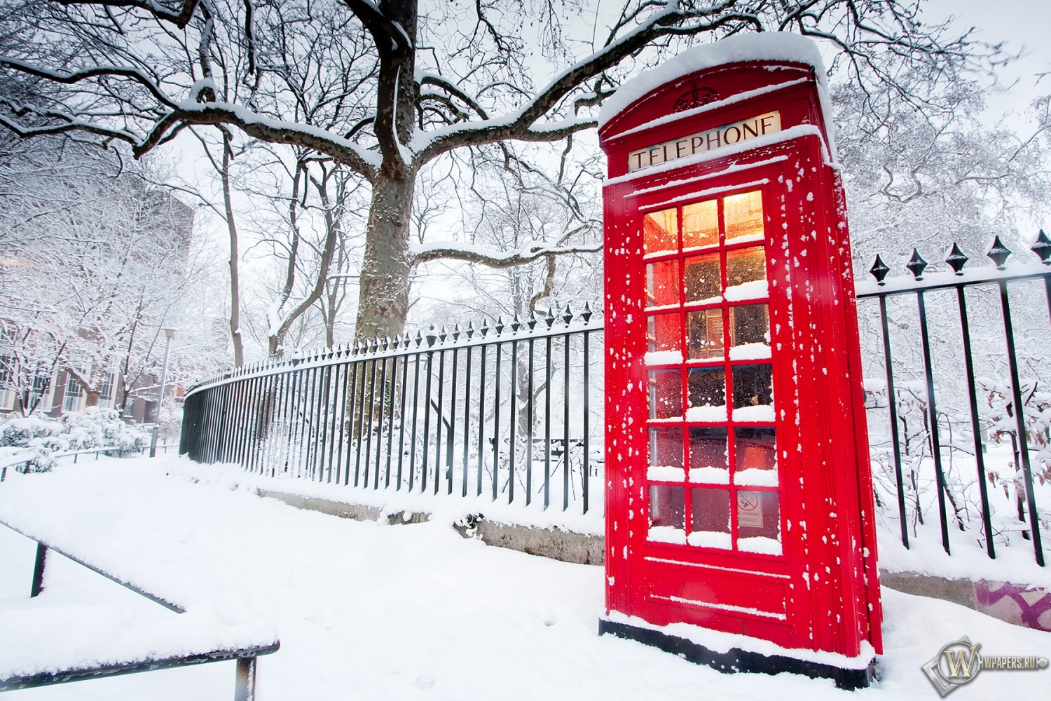 Телефонная будка в Лондоне 1500x1000