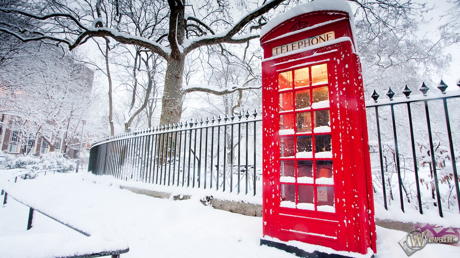 Телефонная будка в Лондоне 1600x900