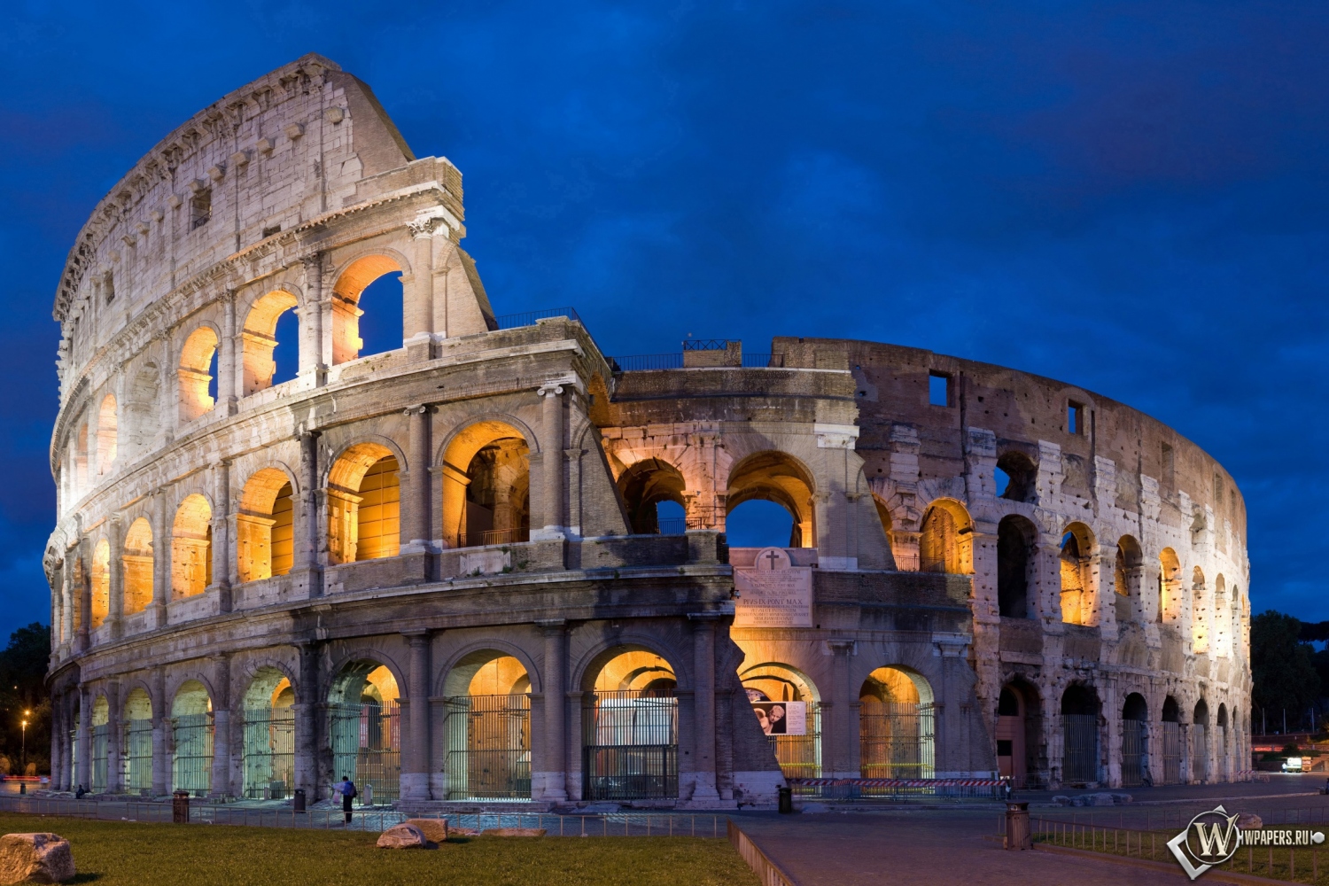 Colosseum in Rome 1500x1000
