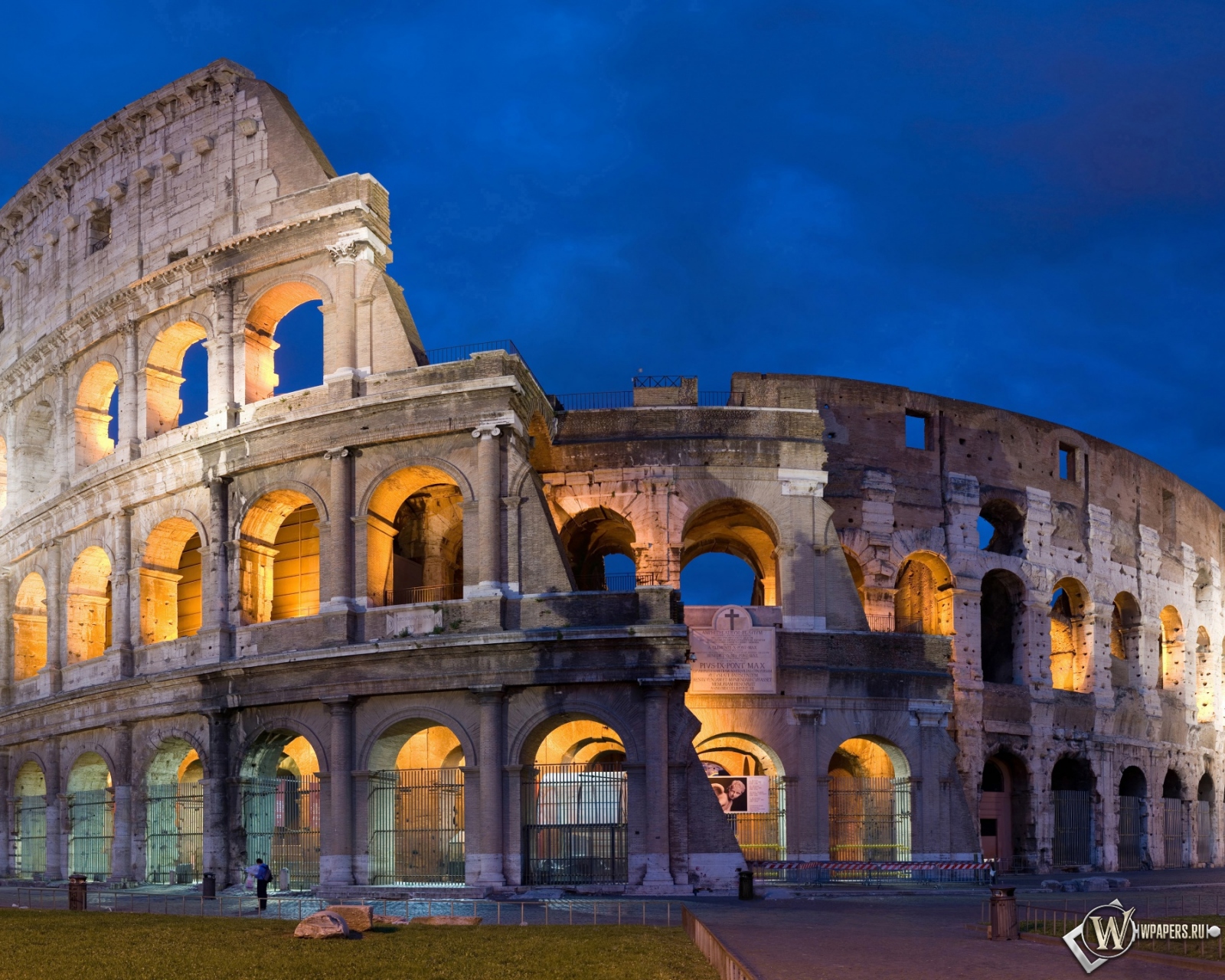 Colosseum in Rome 1600x1280