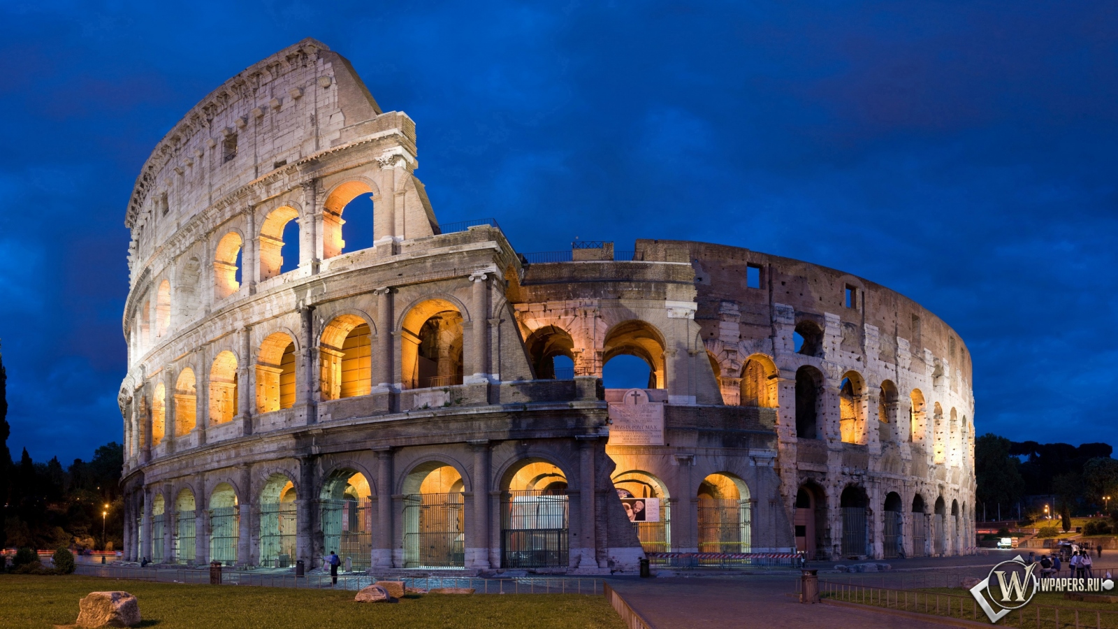 Colosseum in Rome 1600x900