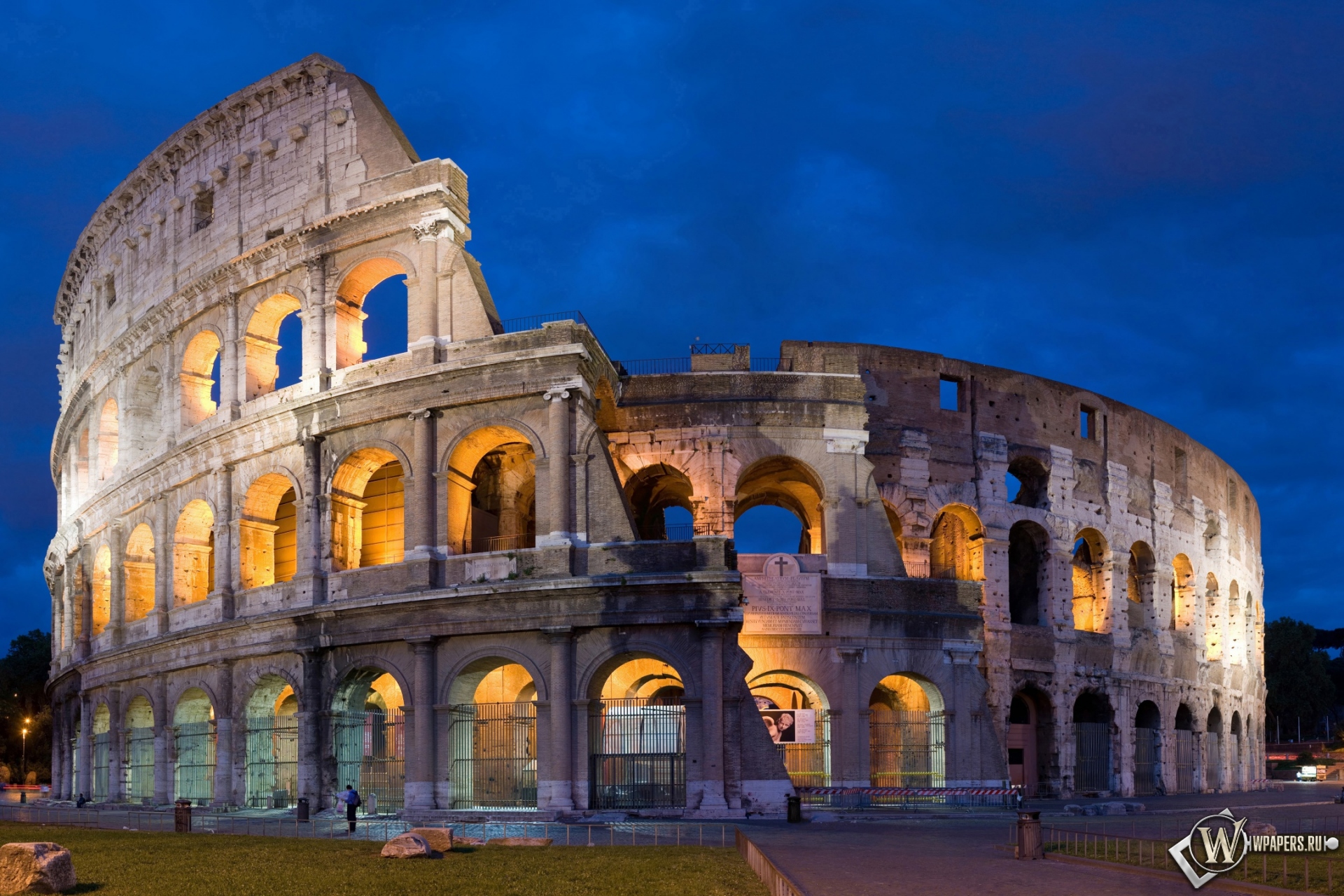 Colosseum in Rome 1920x1280