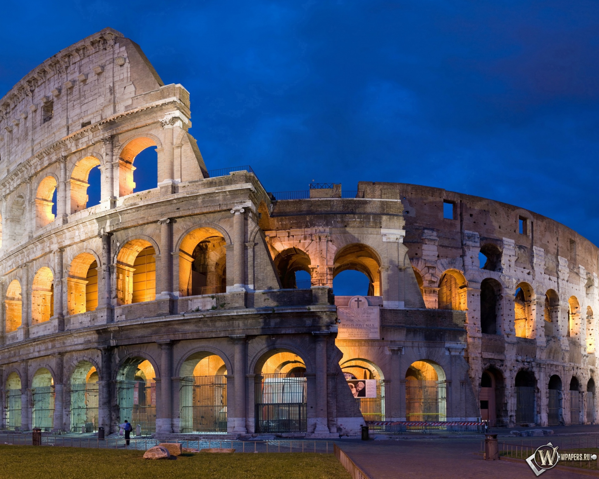 Colosseum in Rome 2048x1638