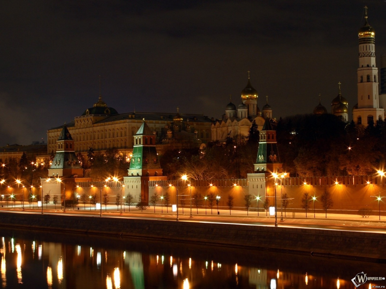 Вид на ночной Кремль (Москва) 1280x960