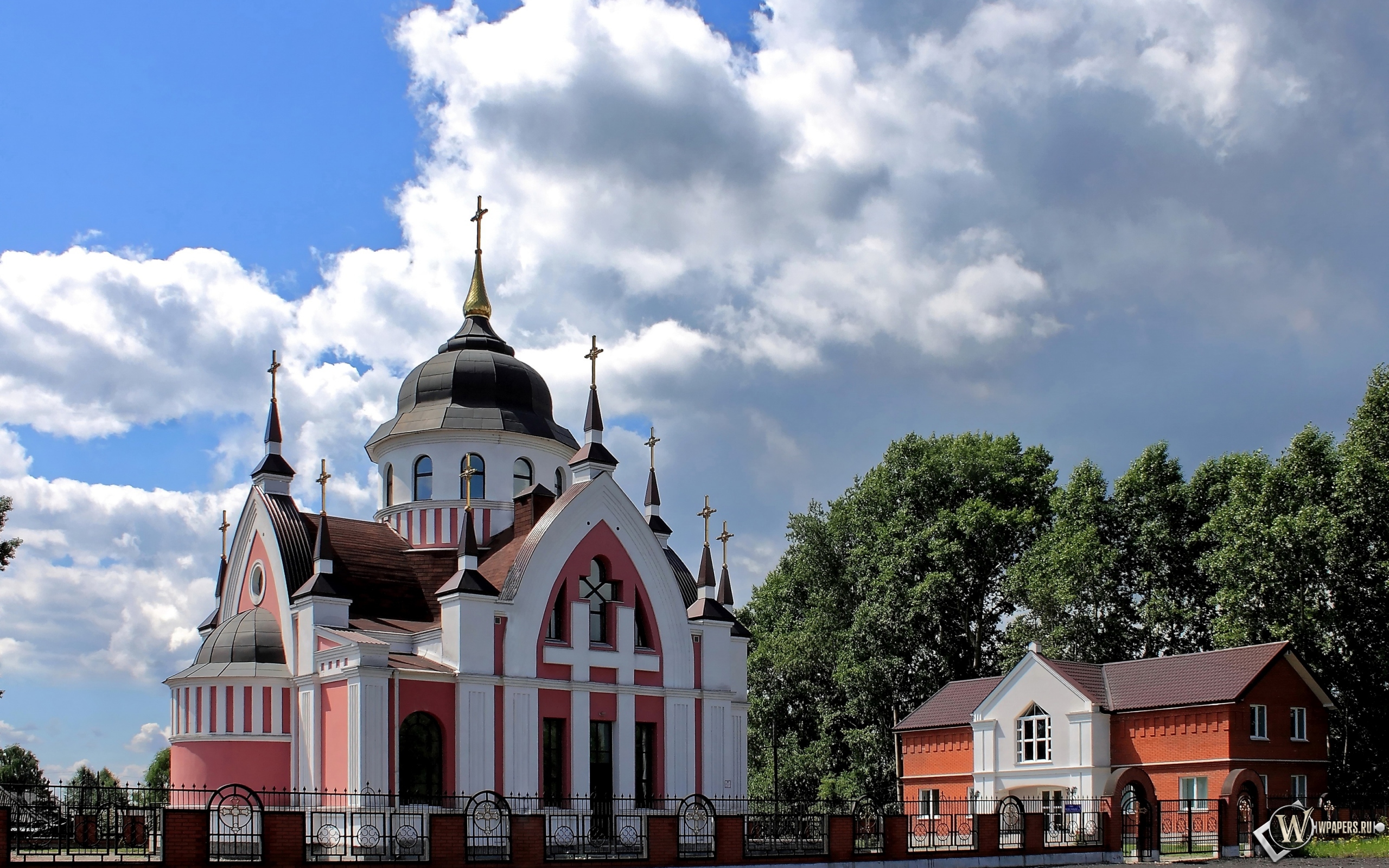 Новокузнецк Католический Храм св.Иоанна Златоуста  2560x1600