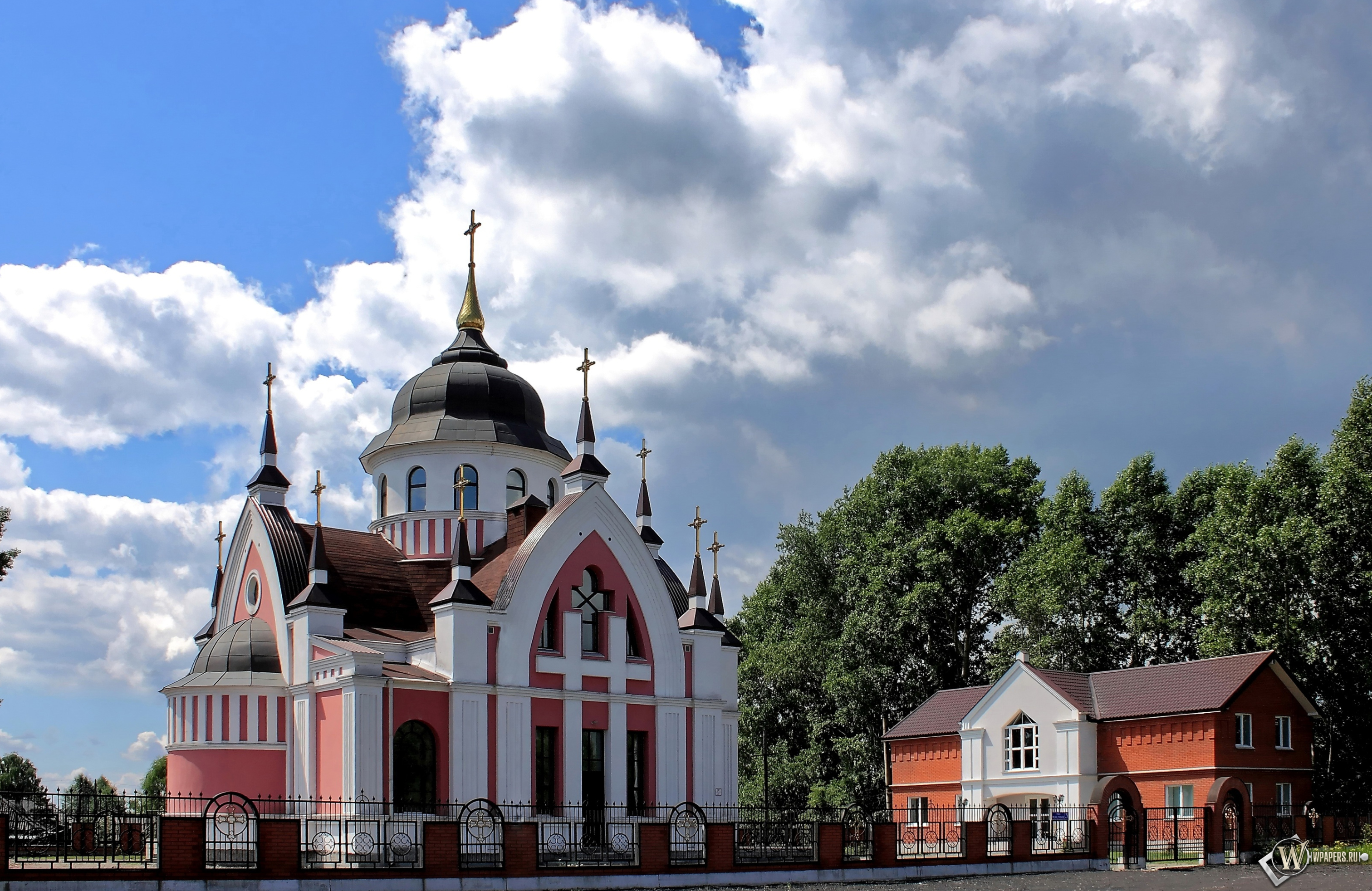 Новокузнецк Католический Храм св.Иоанна Златоуста  3024x1964