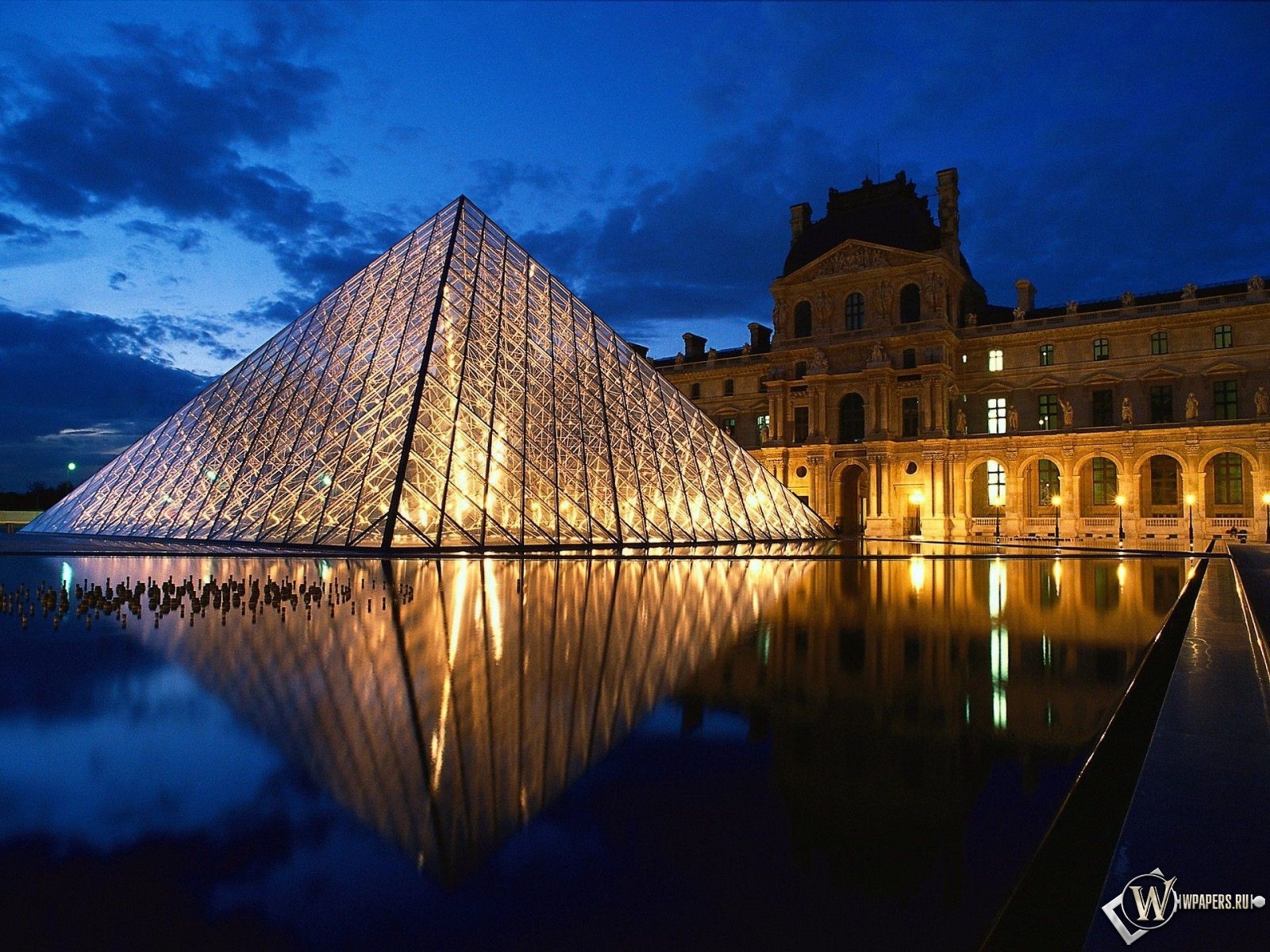 Лувр - Париж - Франция 1600x1200