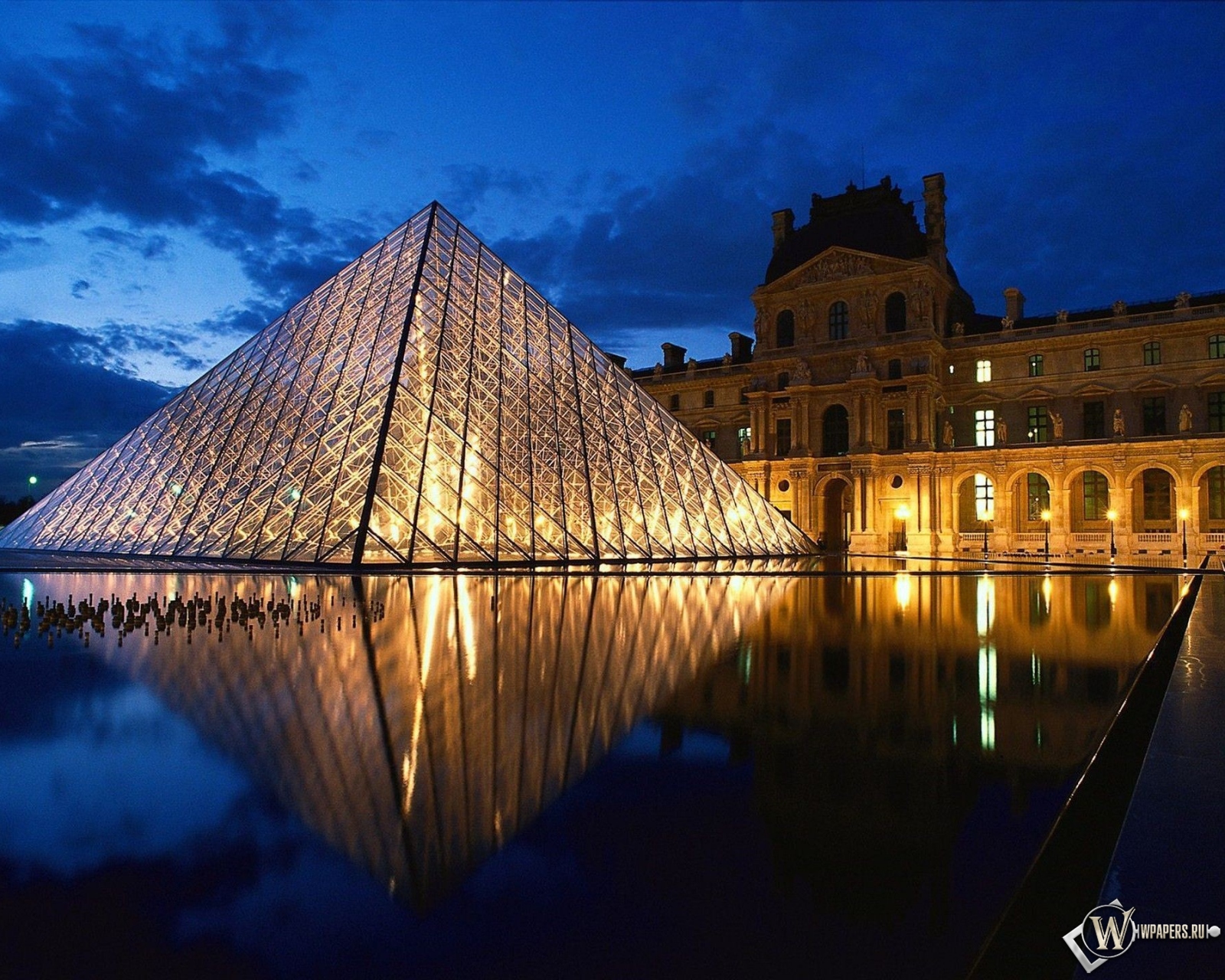 Лувр - Париж - Франция 1600x1280