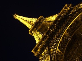 Эйфелева башня ночью