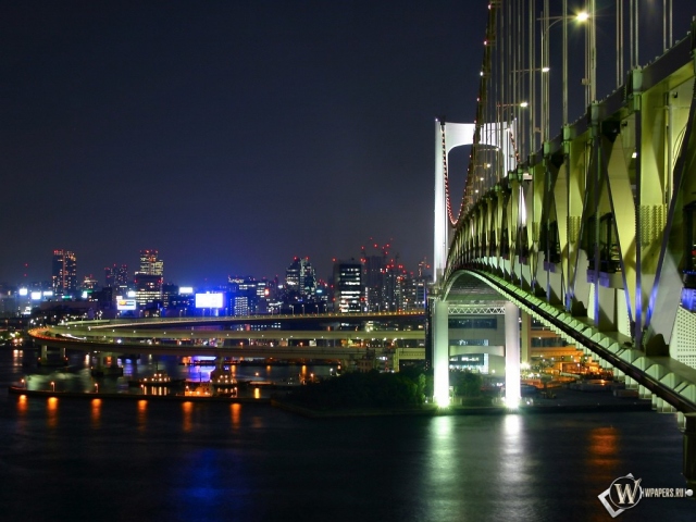 Мост в ночной город