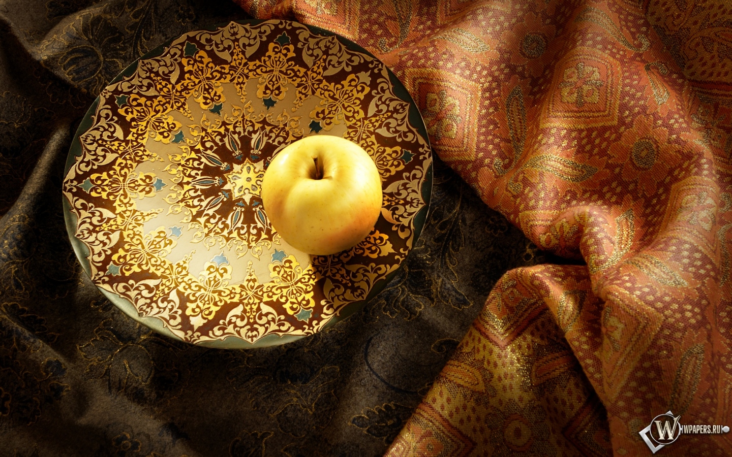 Яблочко на тарелочке 1440x900