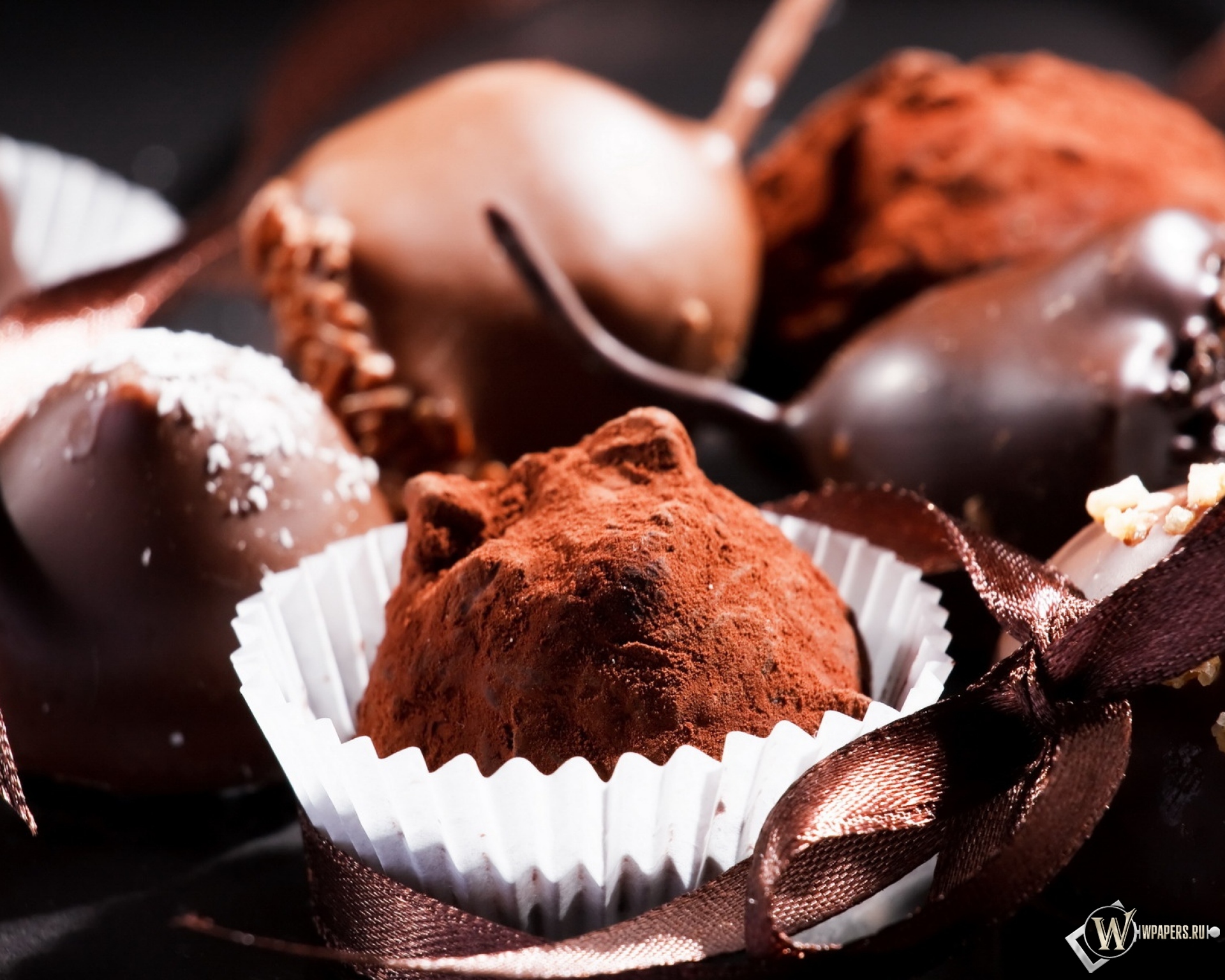 Шоколадные конфеты 1920x1536