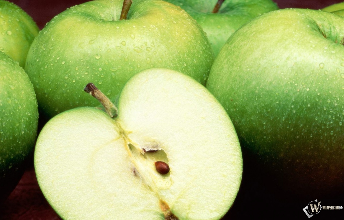 Зеленые яблоки с капельками воды 1200x768