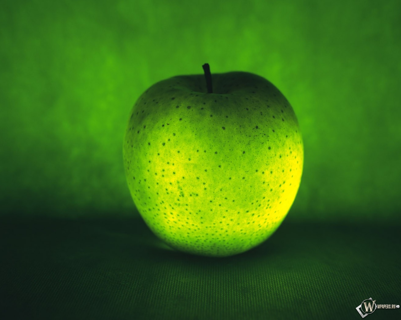 Зеленое яблоко 1280x1024