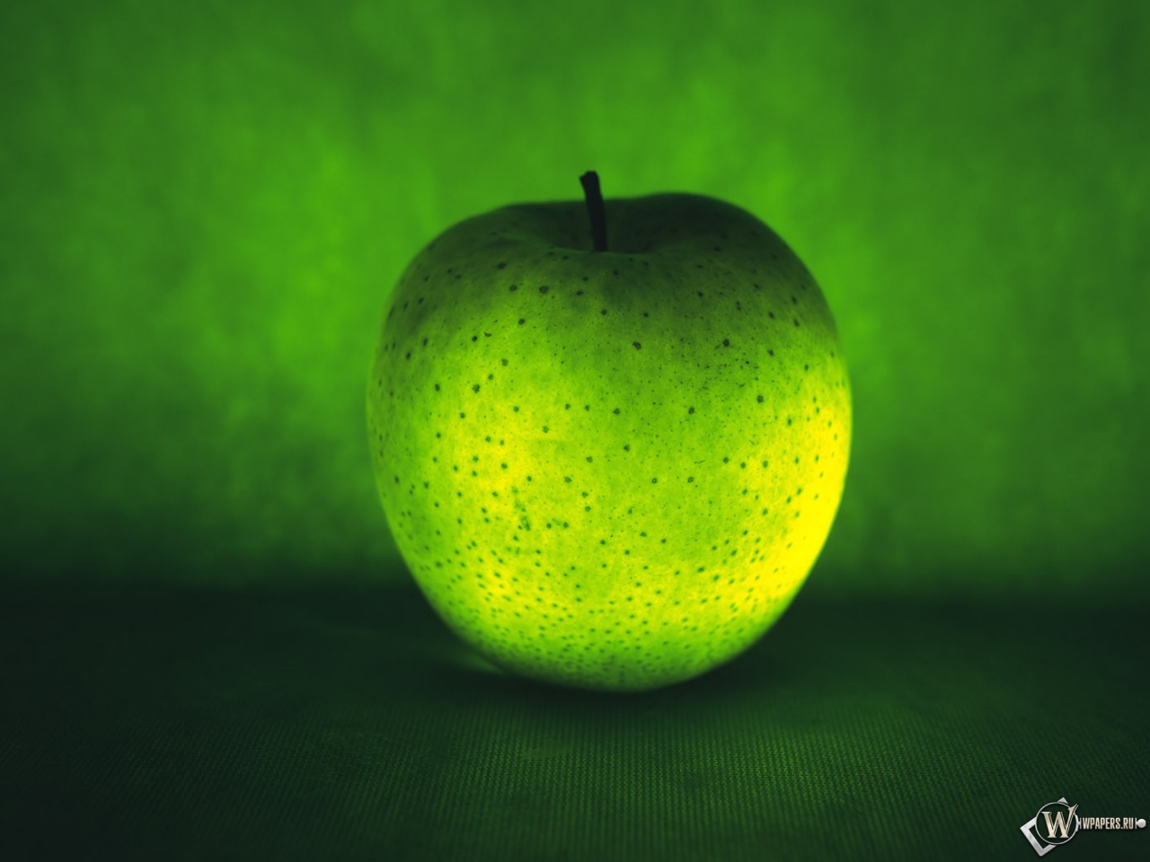 Зеленое яблоко 1280x960