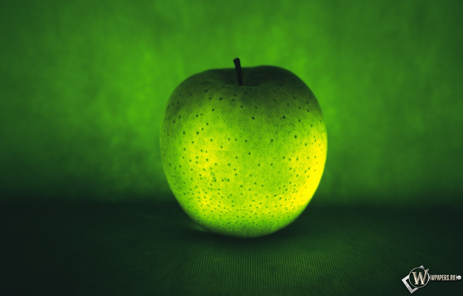 Зеленое яблоко 1600x1024