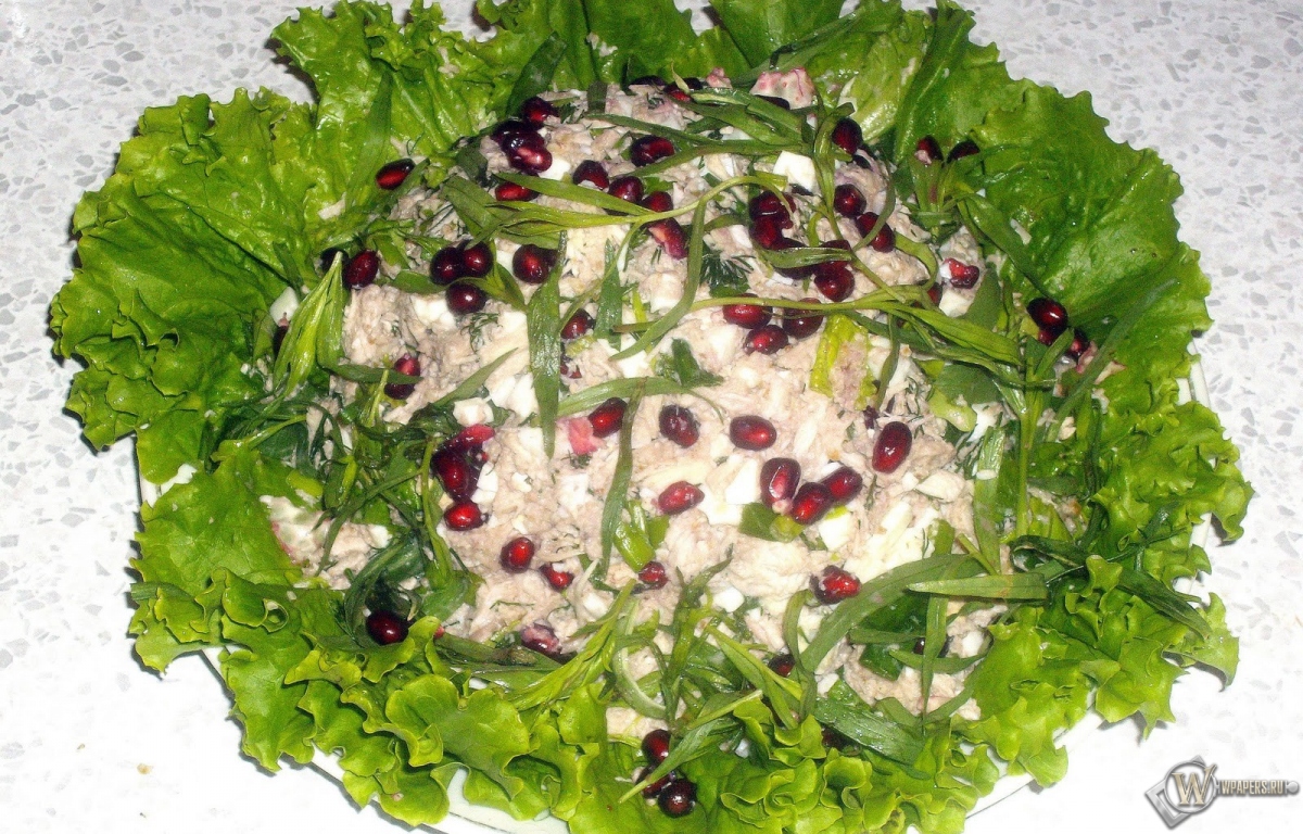 Грузинский салат с курицей 1200x768