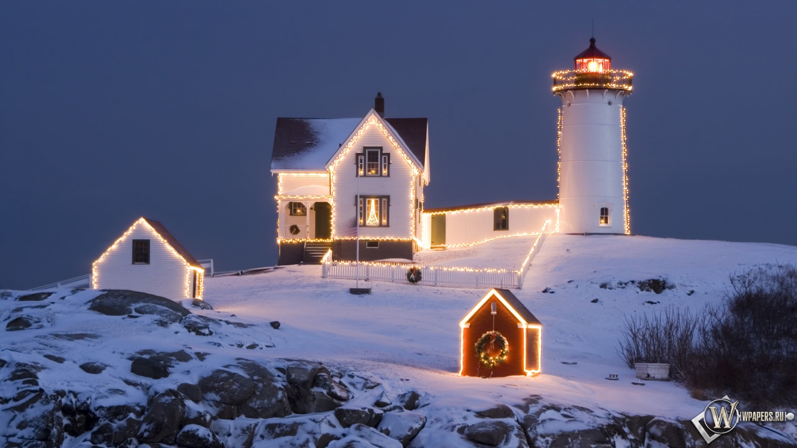 Christmas Lighthouse 1600x900