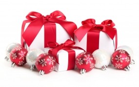 Обои Новогодние подарки: Новый год, Подарки, Красные ленты, Красные шары, Новый год