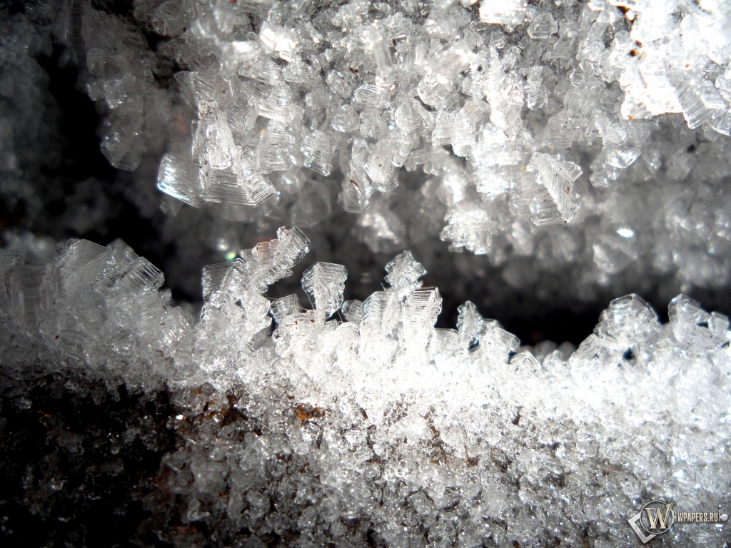 Ледяные кристаллы в подполье 1024x768
