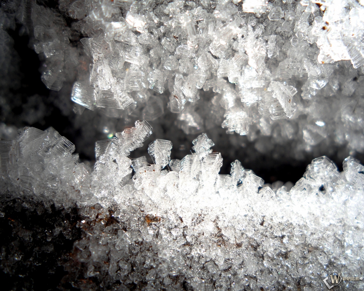 Ледяные кристаллы в подполье 1280x1024