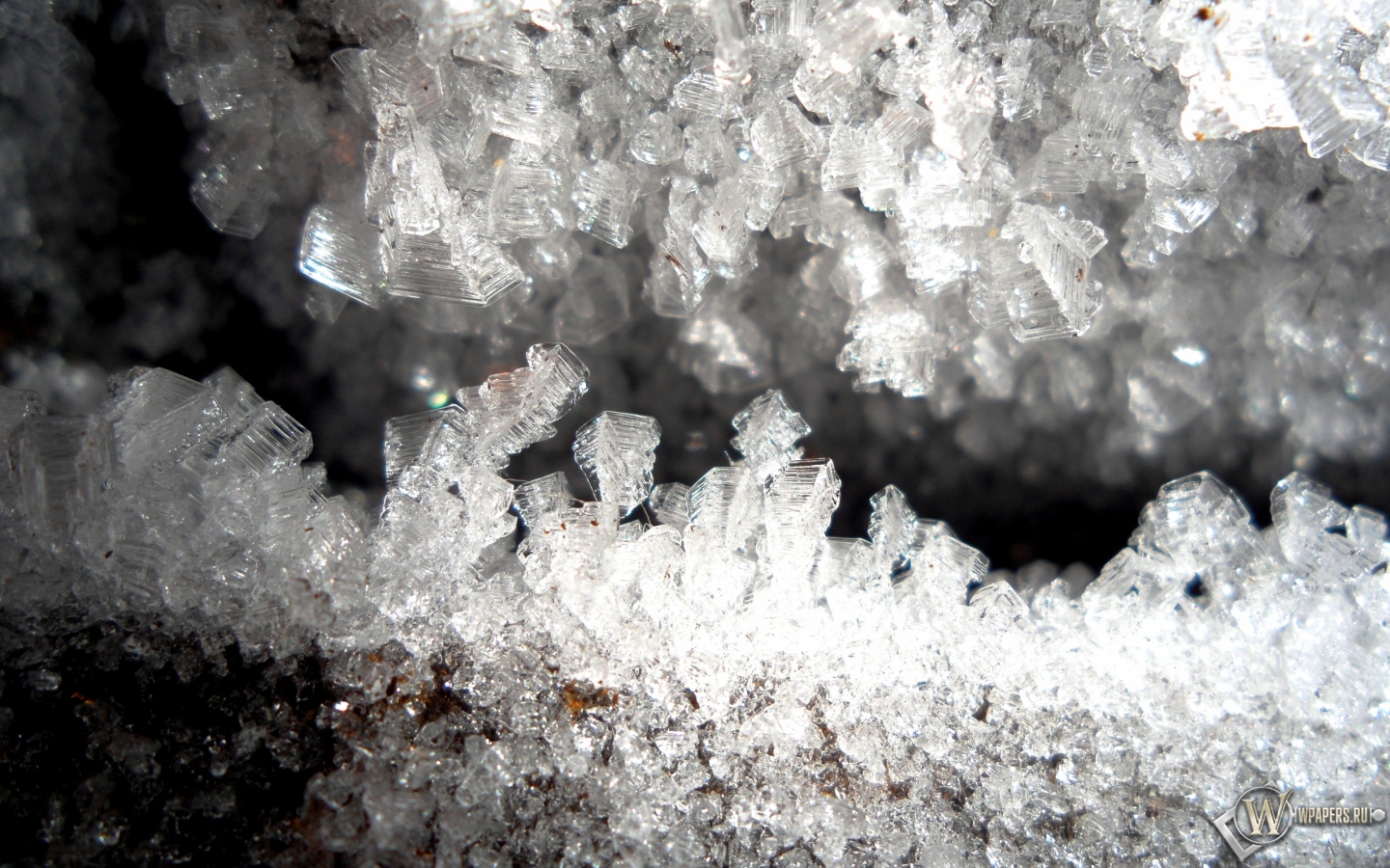 Ледяные кристаллы в подполье 1440x900