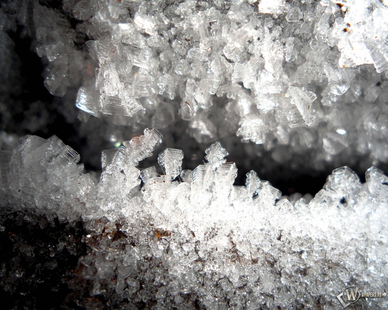 Ледяные кристаллы в подполье 1600x1280